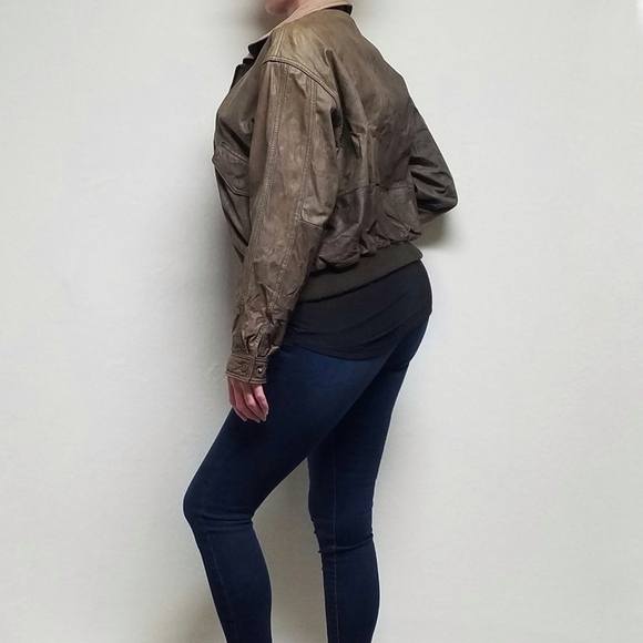 VINTAGE 80s American Eagle Outfitters Distressed Leather Bomber Jacket Medium - Picture 3 of 16